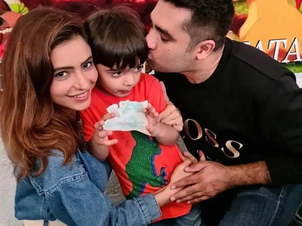Aamna Sharif with Husband and Son