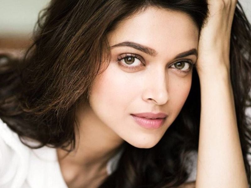 20 Bollywood Actresses with the Most Beautiful Eyes