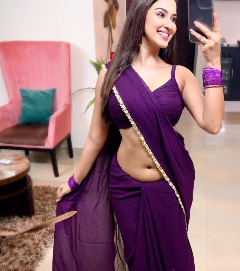 30 Hot Navel Saree Pics of Esshanya Maheshwari - The Glamorous Curvy Actress