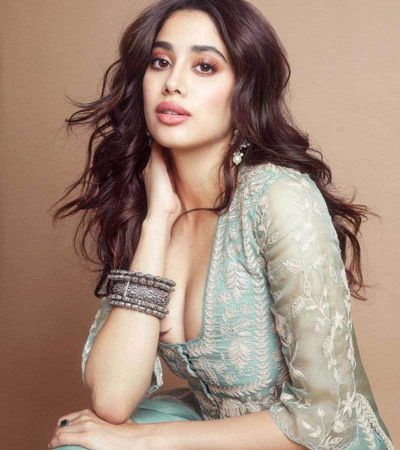30 Deep Neck Cleavage Hot Pics of Janhvi Kapoor in Chic Outfits