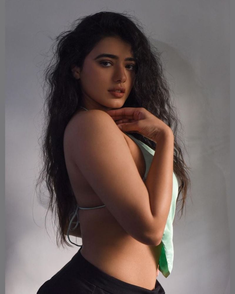 Ketika Sharma Hot Photos: Latest Photoshoot Pics of the Sexy Telugu Film Actress