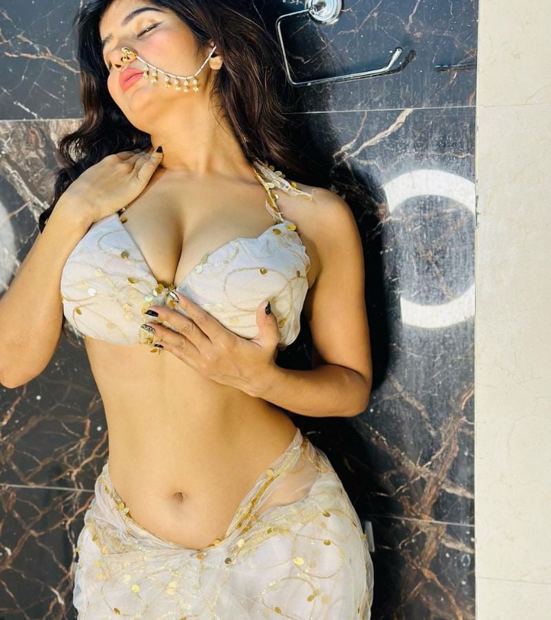 60 Hot Photos of Neha Singh, the hottest Instagram Reel Star