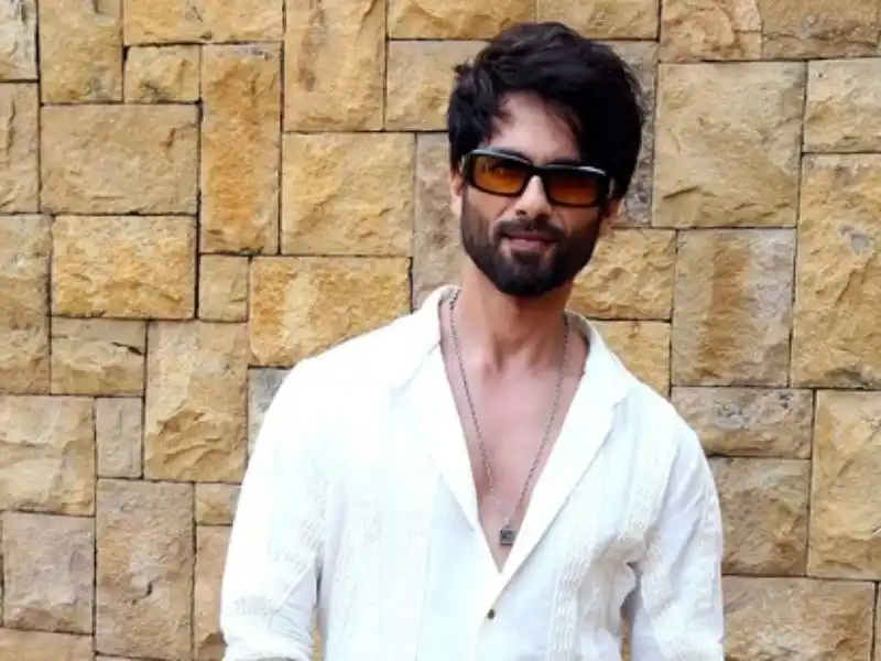 Shahid Kapoor - Taking Cold Showers Before Bed