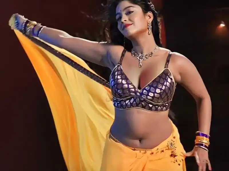 Shubhi Sharma Item Dancer