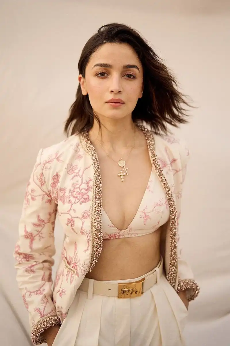 Alia-bhatt-q188883772y