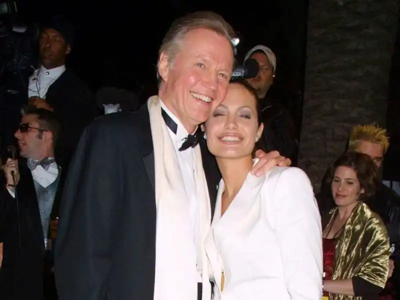 Angelina-jolie-with-her-father-jon-voight
