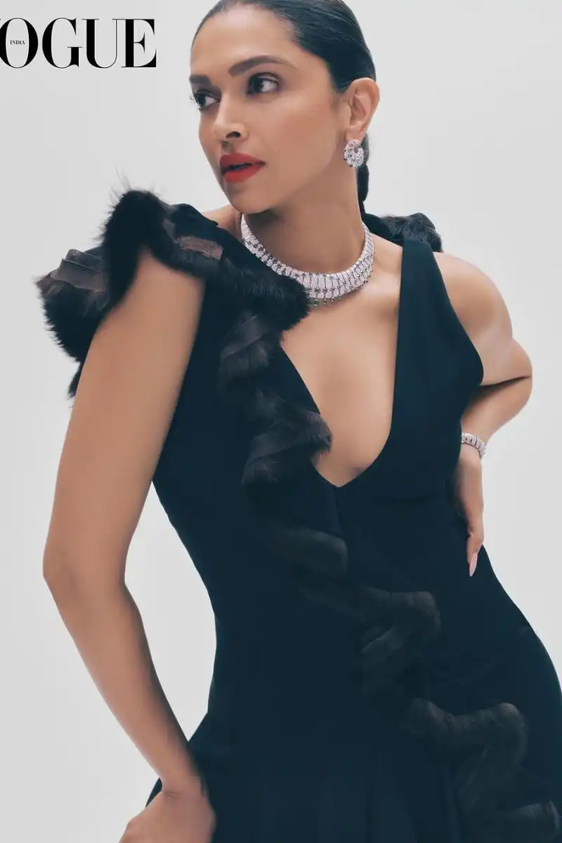 Deepika-padukone-1q18er8q88