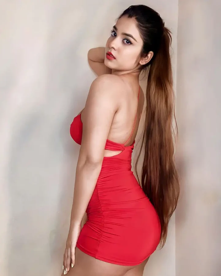 Hot Photos of Curvy Instagram Model Kanak Mishra (13)