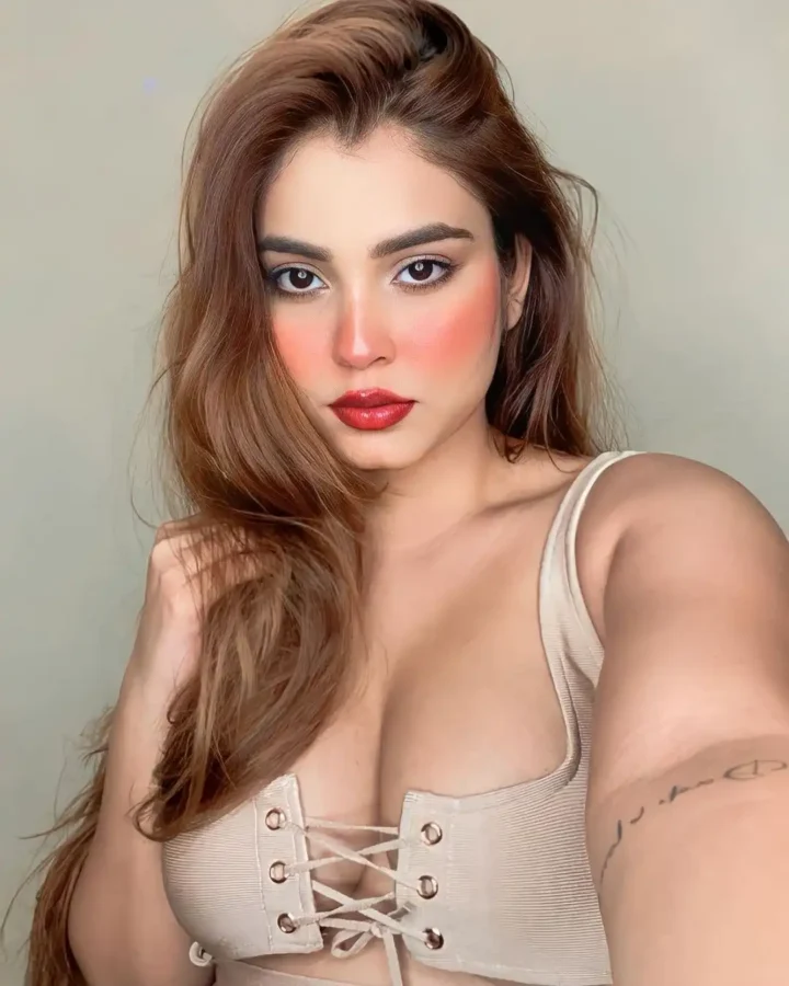 Hot Photos of Curvy Instagram Model Kanak Mishra (16)