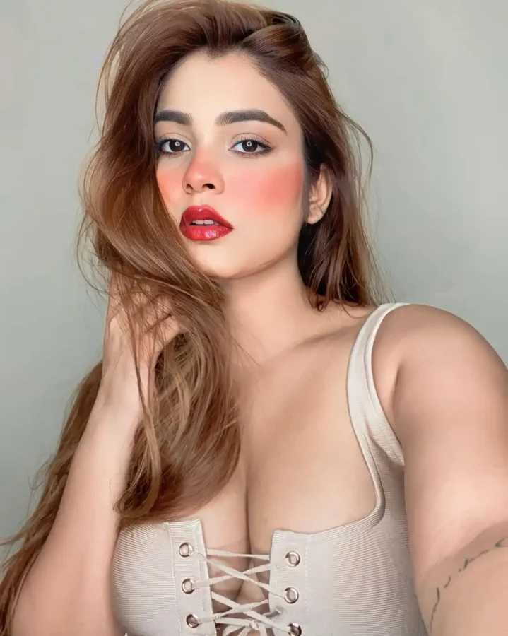 Hot Photos of Curvy Instagram Model Kanak Mishra (17)