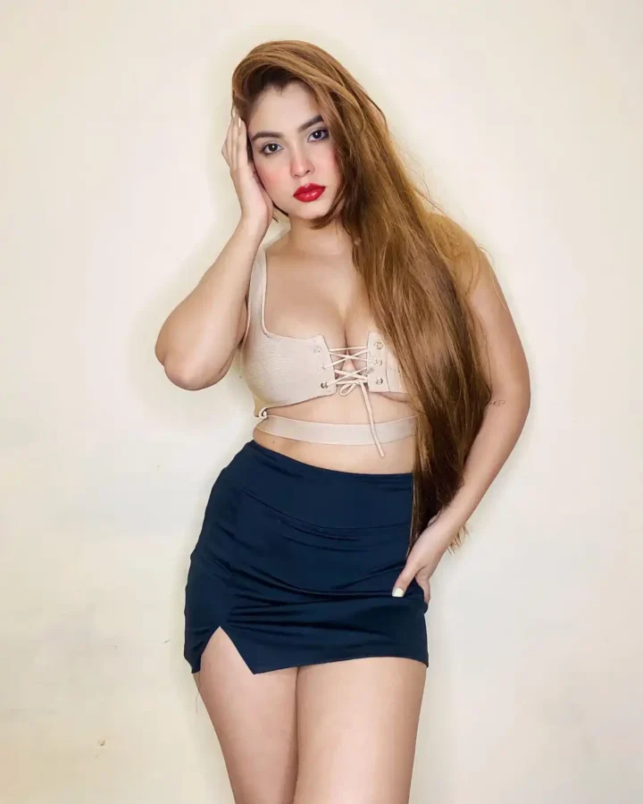 Hot Photos of Curvy Instagram Model Kanak Mishra (19)