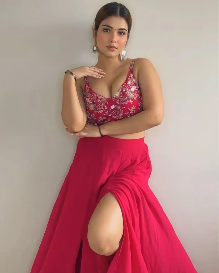 Hot Photos of Curvy Instagram Model Kanak Mishra (21)
