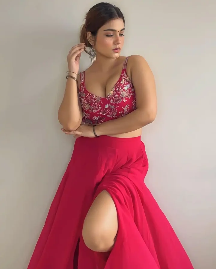 Hot Photos of Curvy Instagram Model Kanak Mishra (24)
