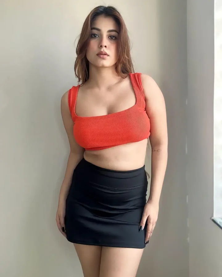 Hot Photos of Curvy Instagram Model Kanak Mishra (25)