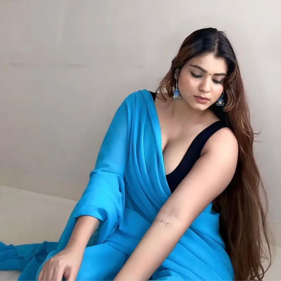 Hot Photos of Curvy Instagram Model Kanak Mishra (31)