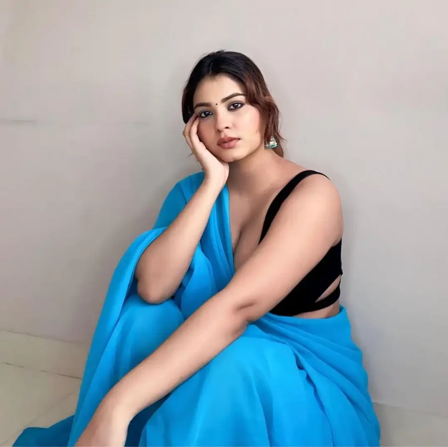 Hot Photos of Curvy Instagram Model Kanak Mishra (32)