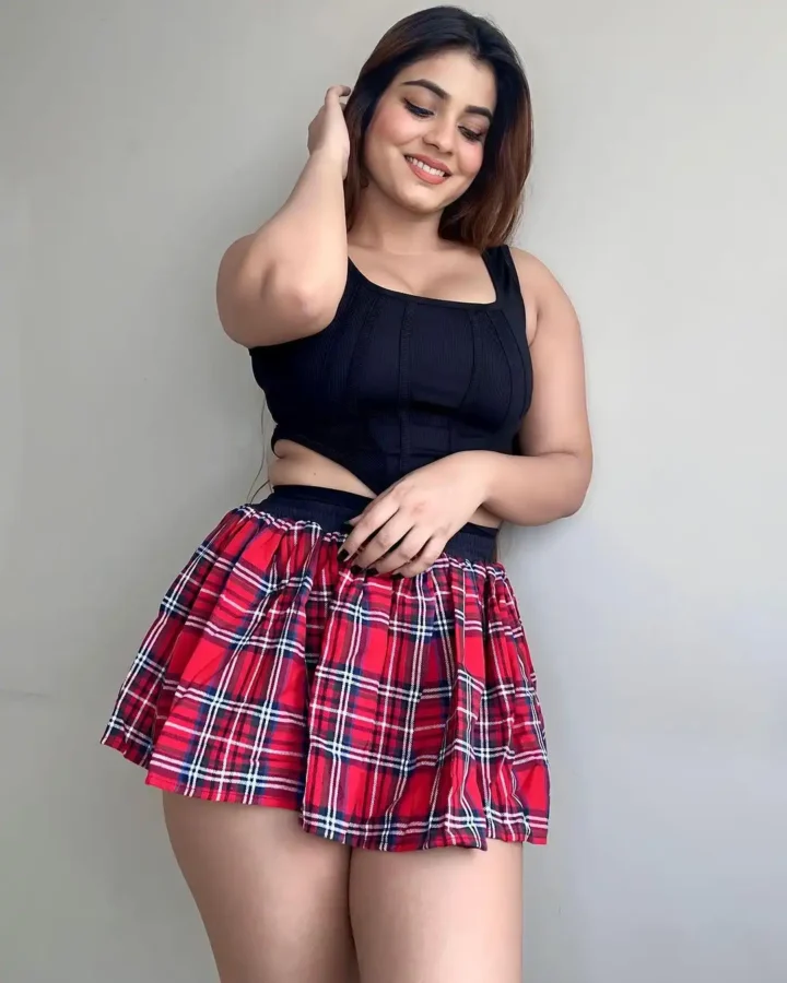 Hot Photos of Curvy Instagram Model Kanak Mishra (34)