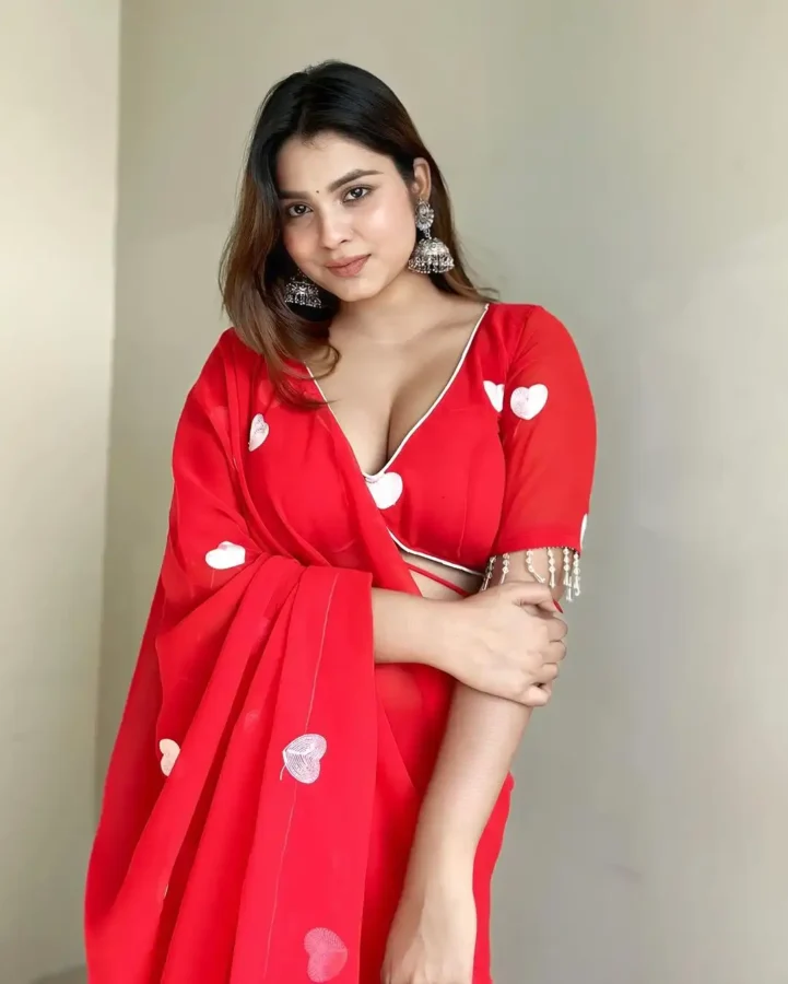 Hot Photos of Curvy Instagram Model Kanak Mishra (43)
