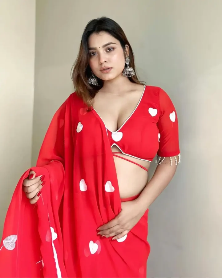 Hot Photos of Curvy Instagram Model Kanak Mishra (45)