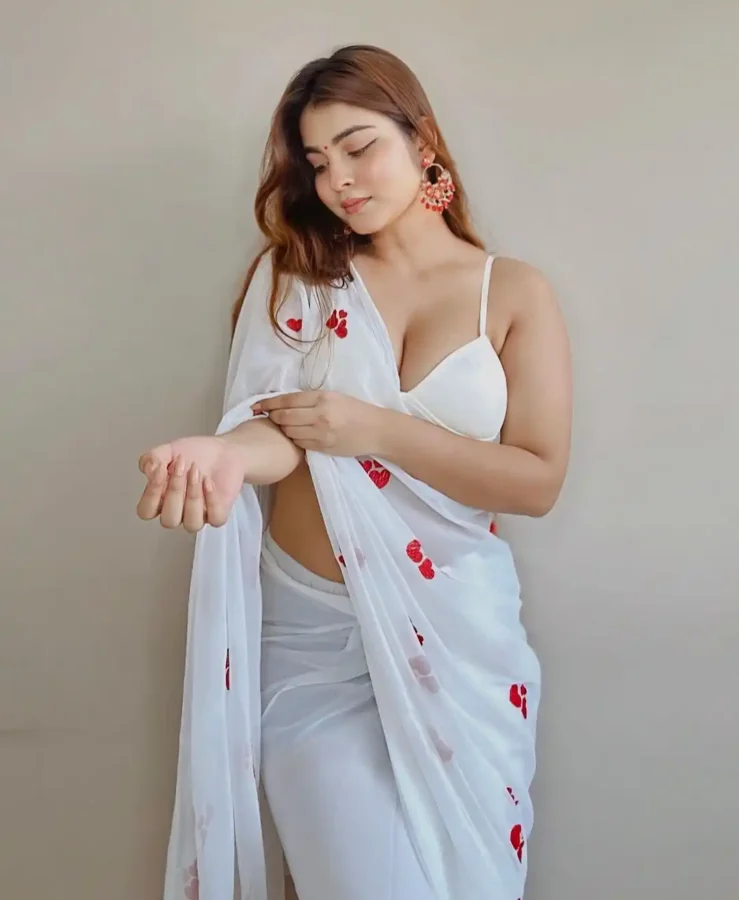 Hot Photos of Curvy Instagram Model Kanak Mishra (46)