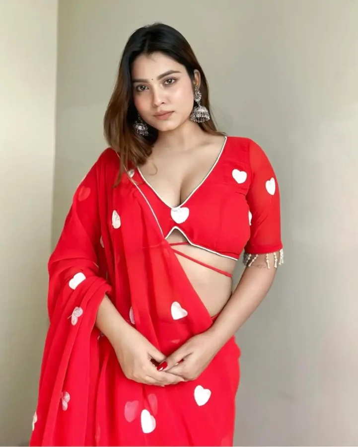 Hot Photos of Curvy Instagram Model Kanak Mishra (47)