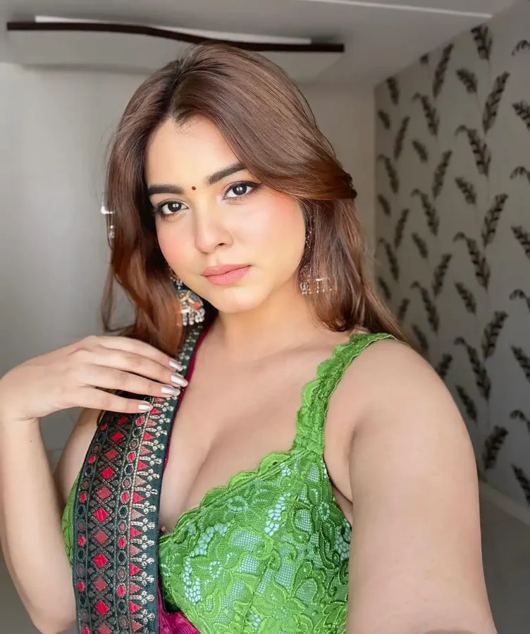 Hot Photos of Curvy Instagram Model Kanak Mishra (50)