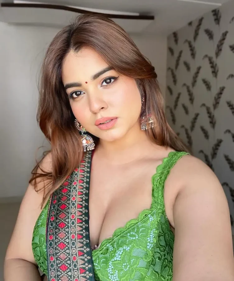 Hot Photos of Curvy Instagram Model Kanak Mishra (52)