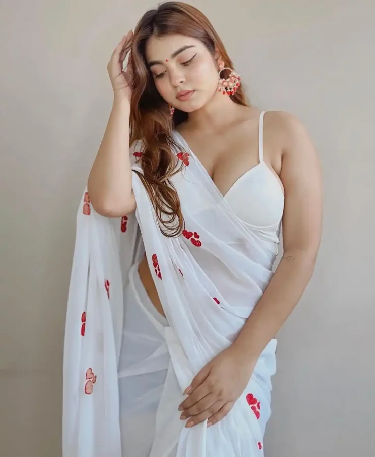 Hot Photos of Curvy Instagram Model Kanak Mishra (58)