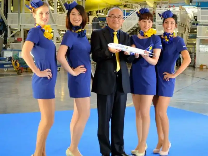 Japan-airlines-stewardess