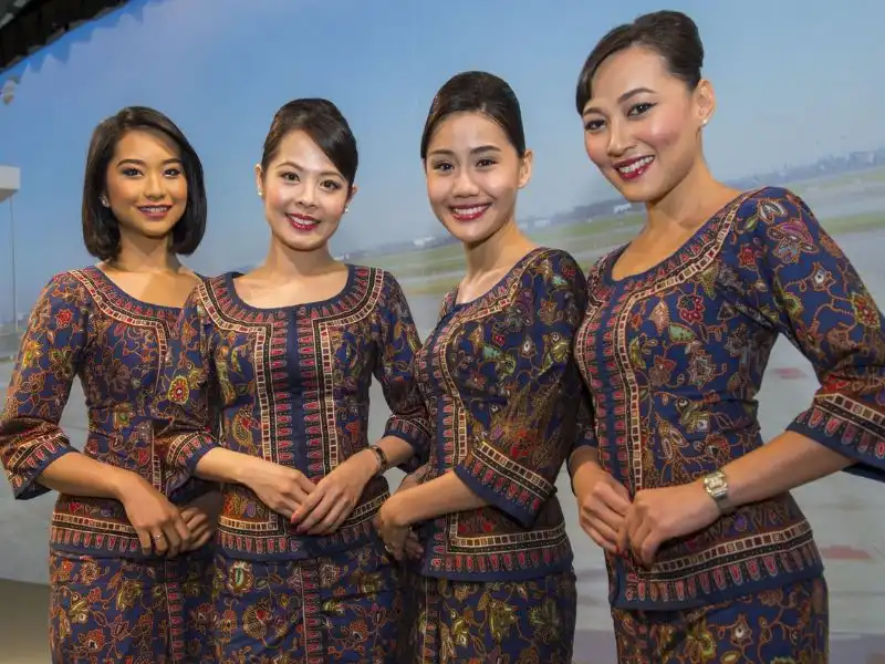 Singapore-airlines-stewardess