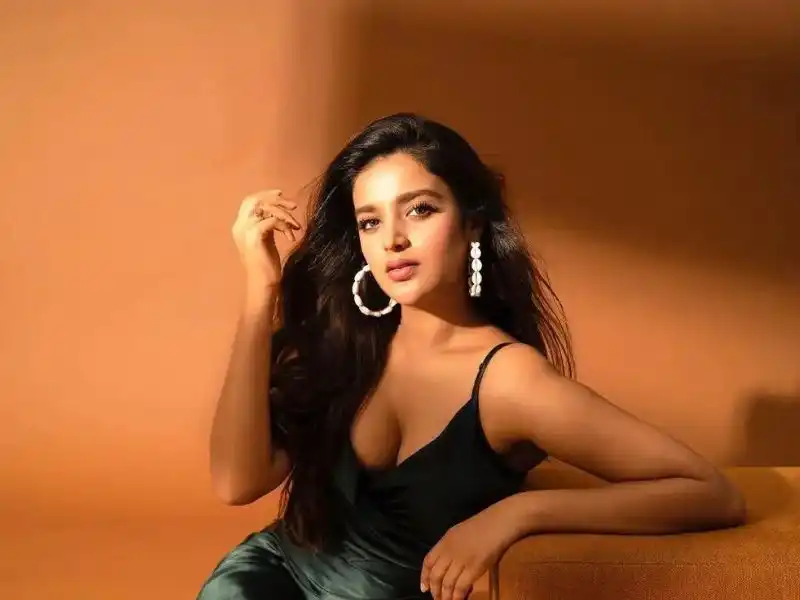 60 Hottest Photos of Nidhhi Agerwal, the Glam South Indian Actress