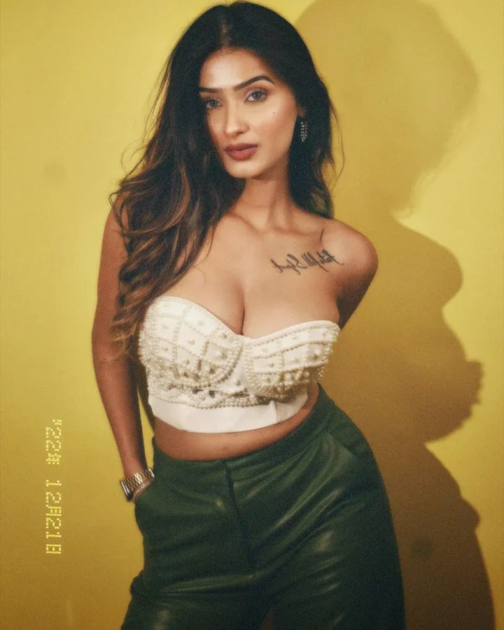 Shambhavi Singh Hot And Sexy Pics (10)