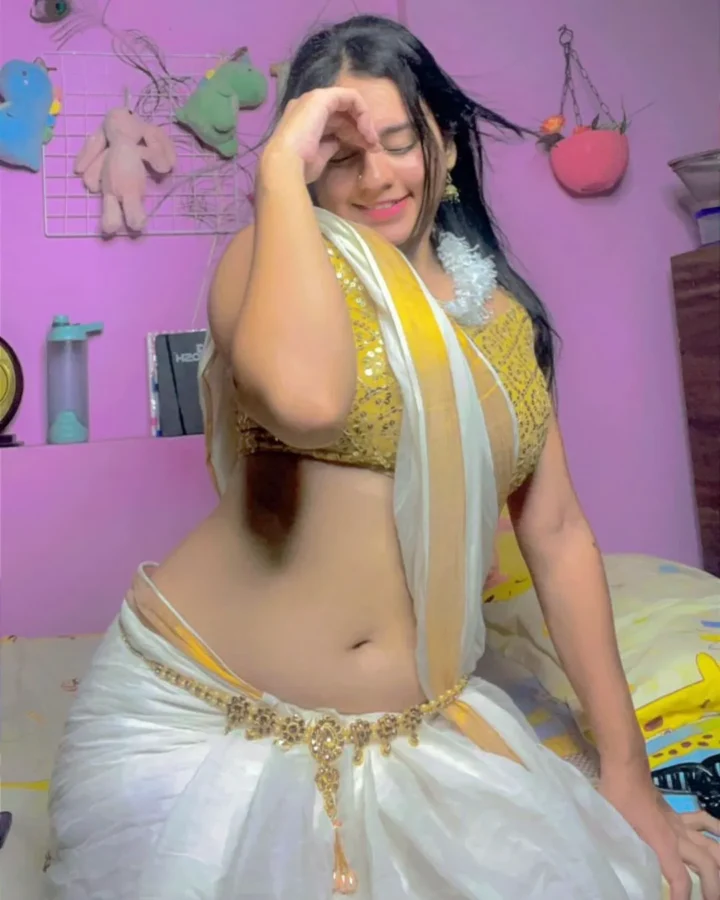 Sonali Kaintura Hot Photos (5)