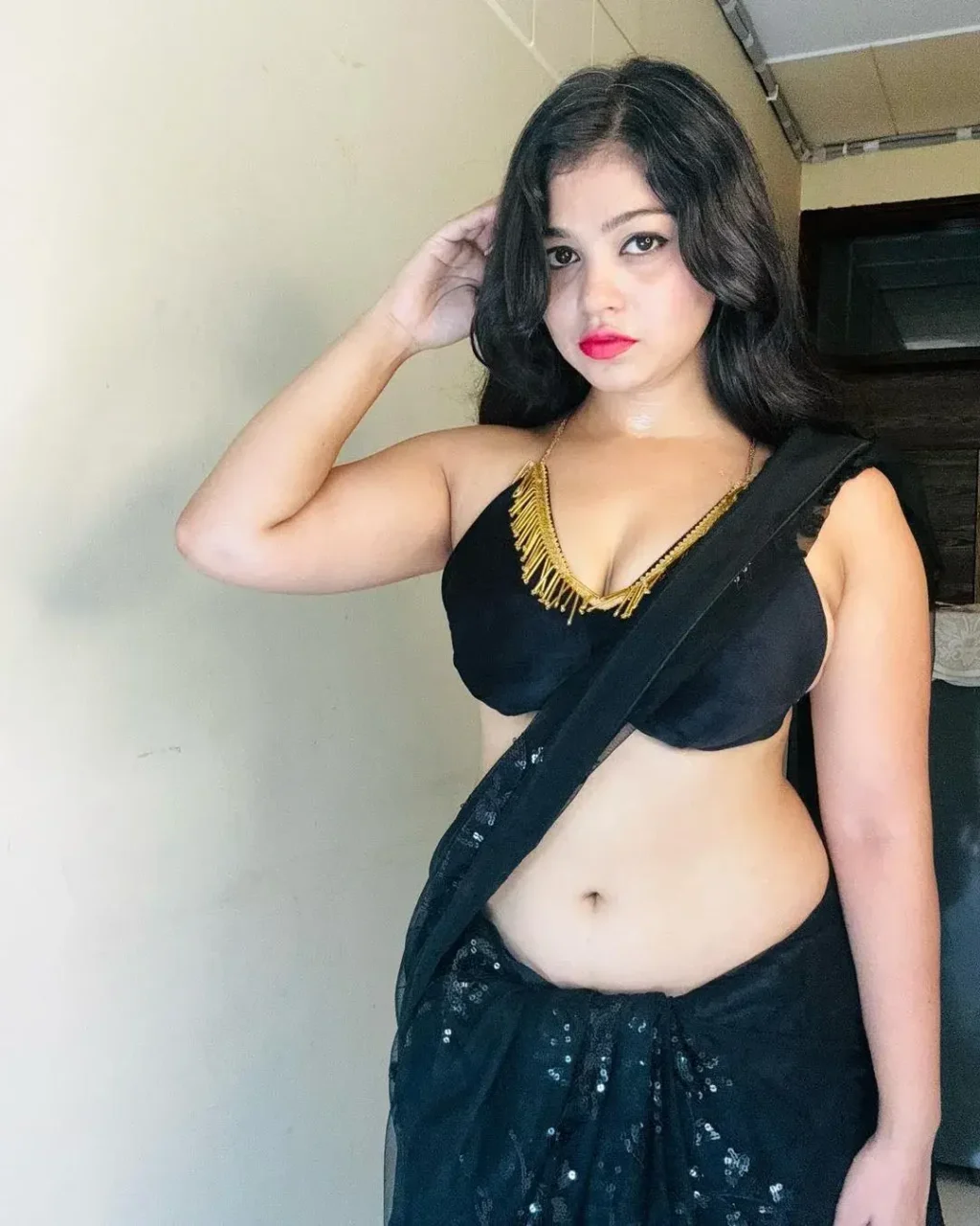 Rashmi Singh Rajput Saree Navel Pics (27)