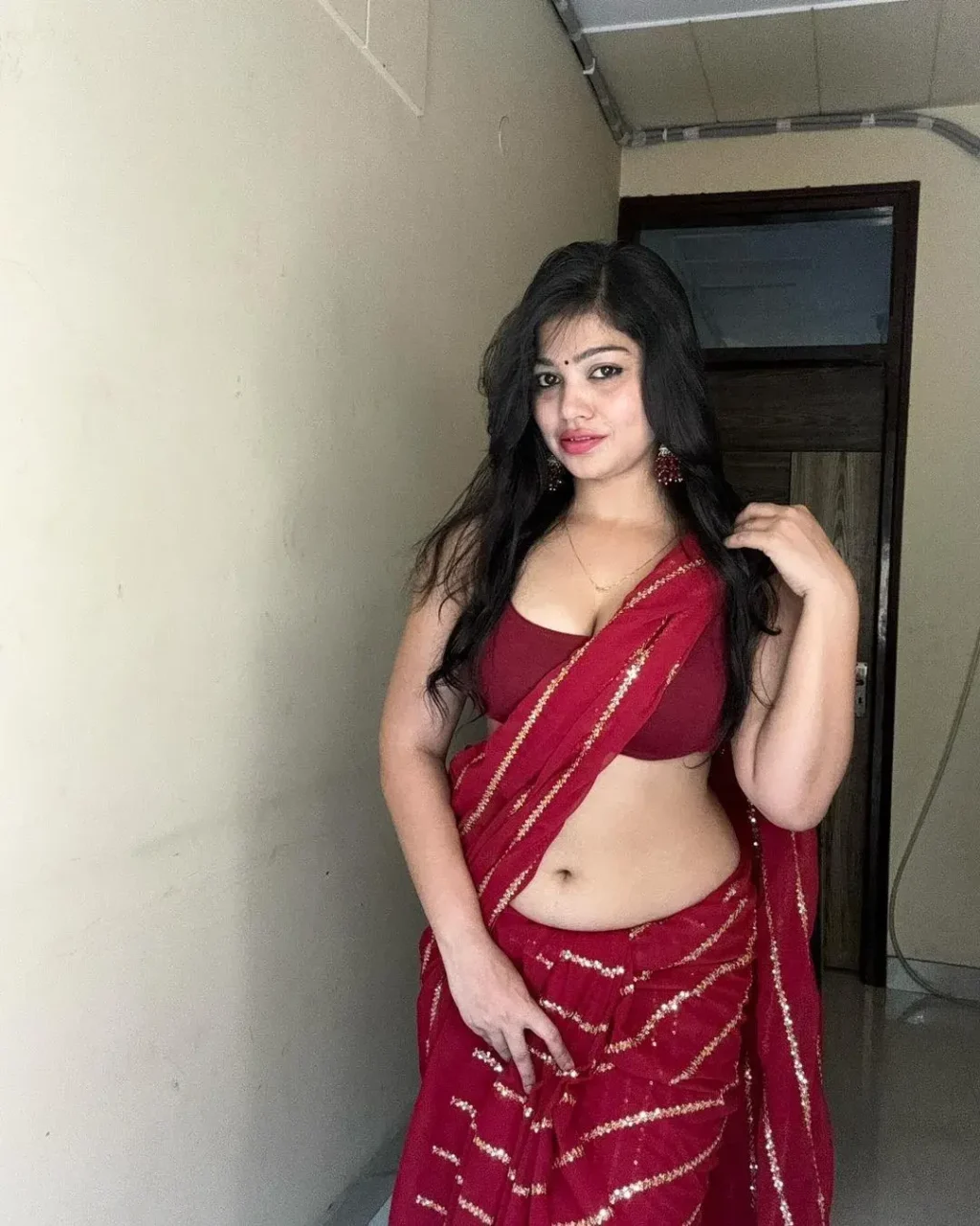 Rashmi Singh Rajput Saree Navel Pics (30)