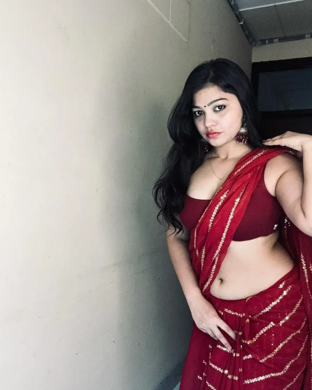 Rashmi Singh Rajput Saree Navel Pics (32)