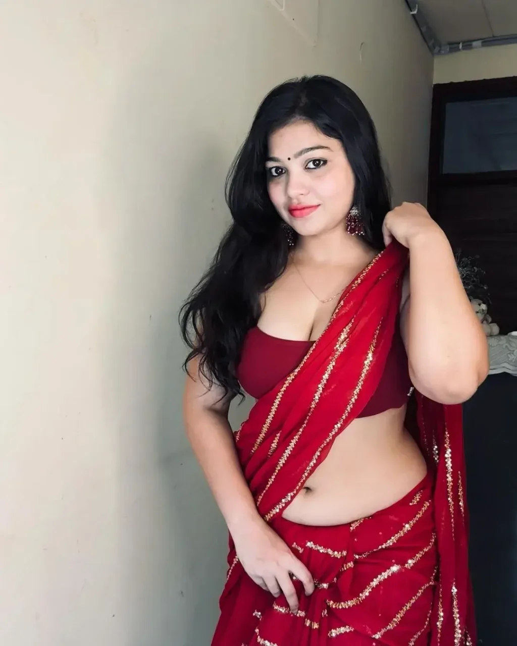 Rashmi Singh Rajput Saree Navel Pics (34)