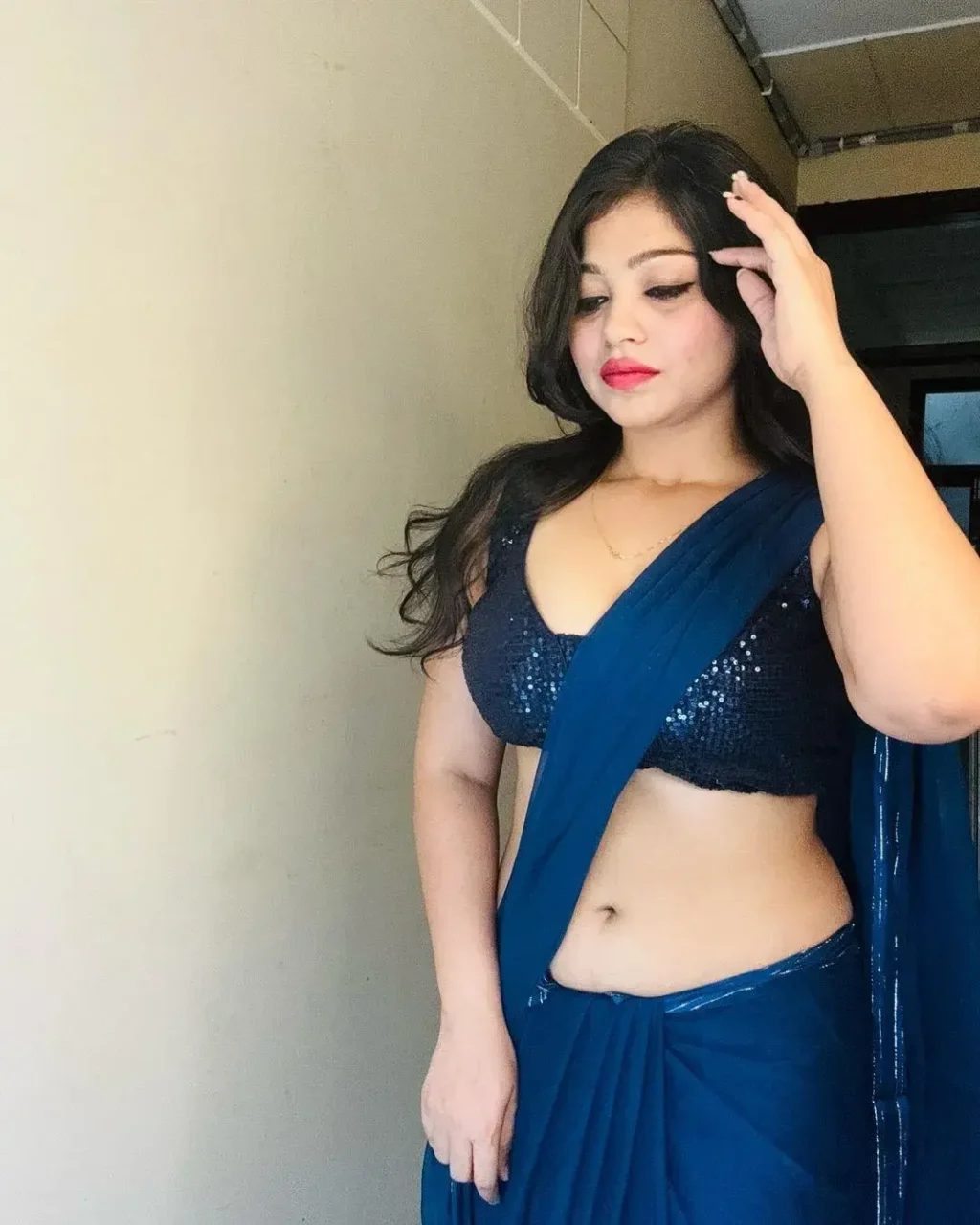 Rashmi Singh Rajput Saree Navel Pics (39)