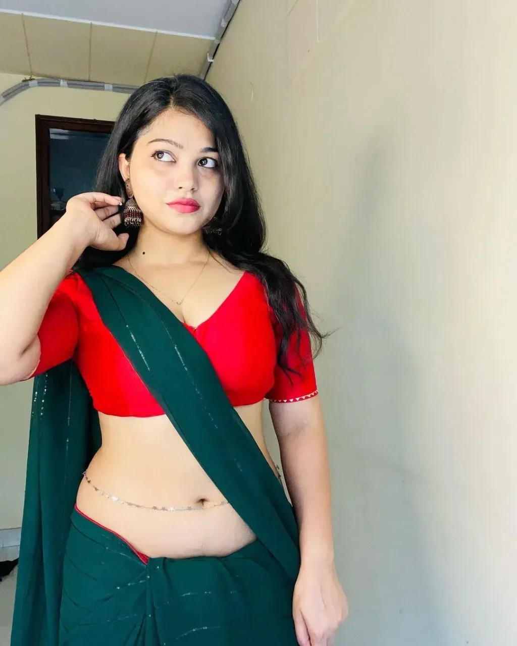 Rashmi Singh Rajput Saree Navel Pics (44)