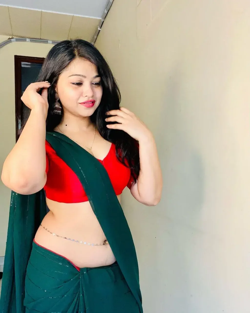 Rashmi Singh Rajput Saree Navel Pics (45)