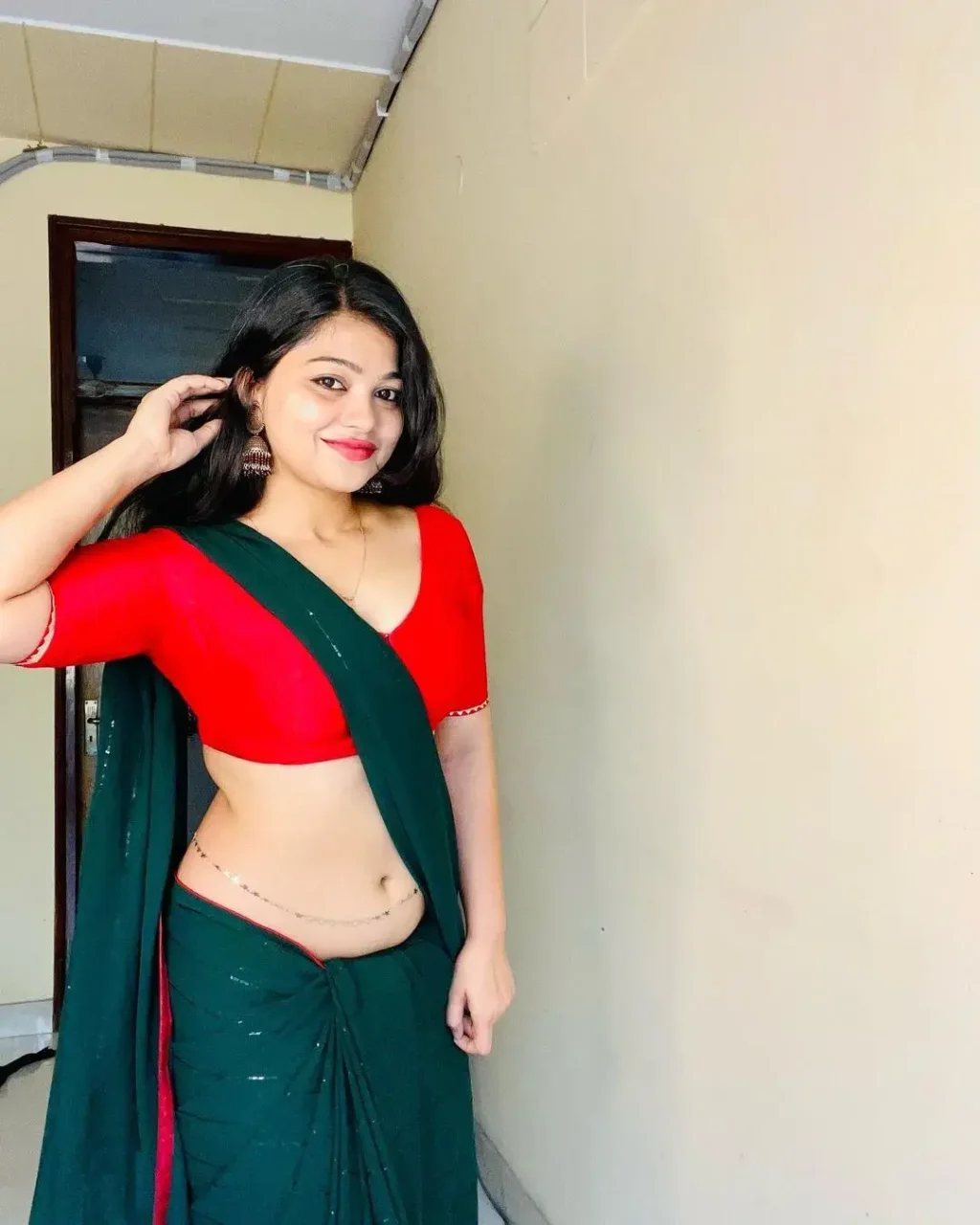 Rashmi Singh Rajput Saree Navel Pics (47)