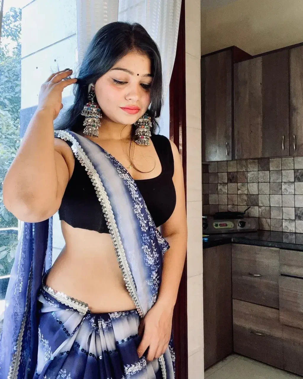 Rashmi Singh Rajput Saree Navel Pics (48)