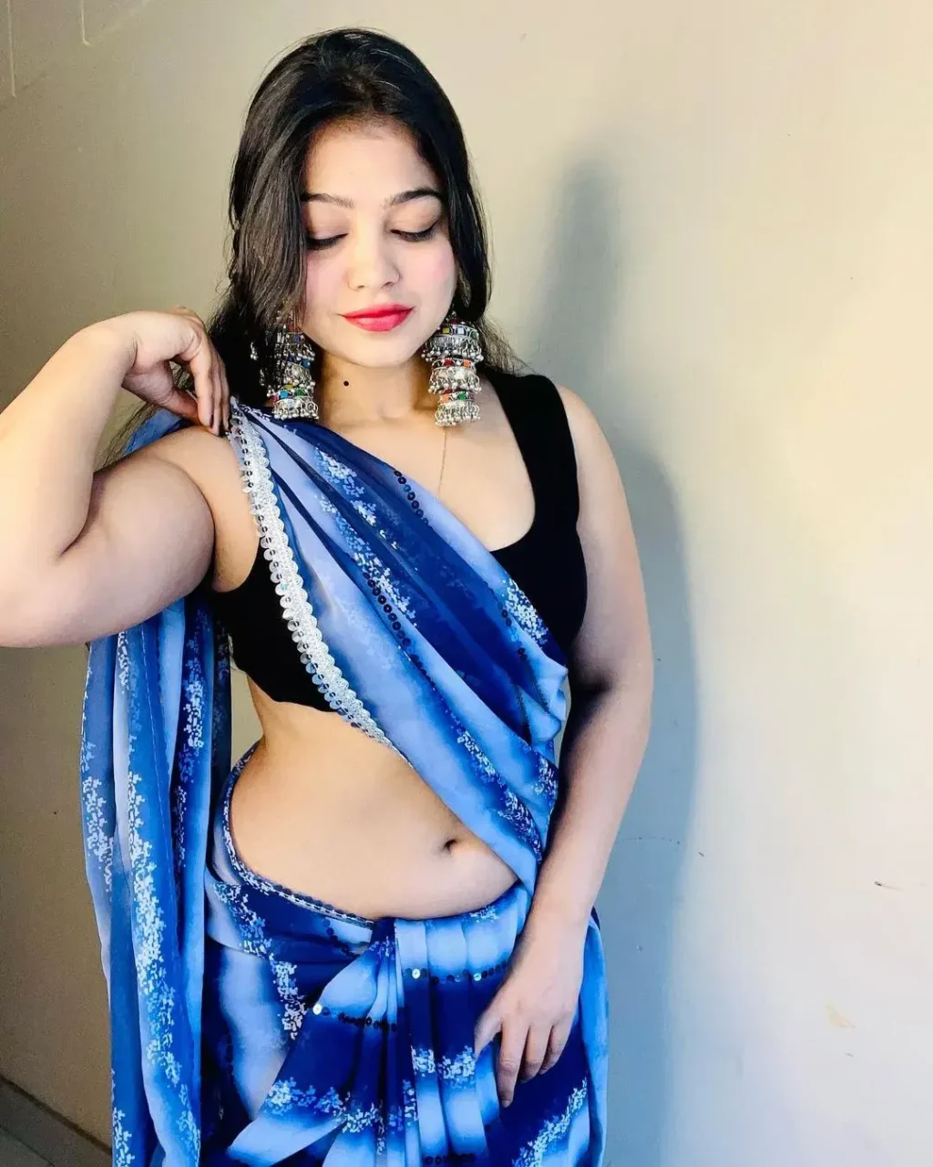 Rashmi Singh Rajput Saree Navel Pics (50)