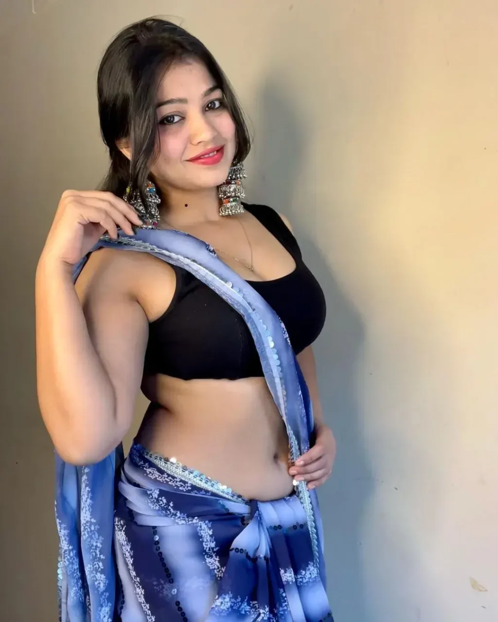 Rashmi Singh Rajput Saree Navel Pics (51)