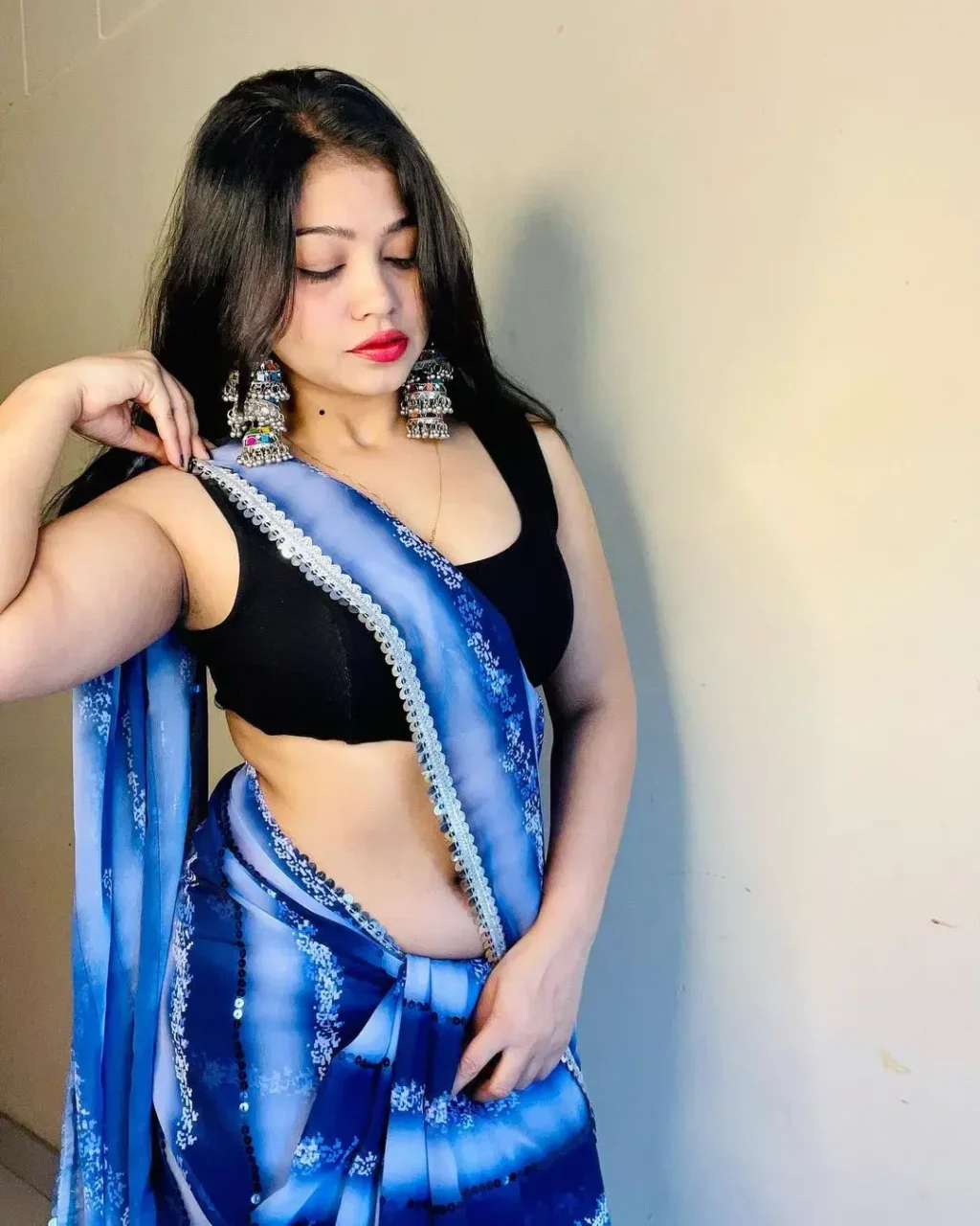 Rashmi Singh Rajput Saree Navel Pics (53)