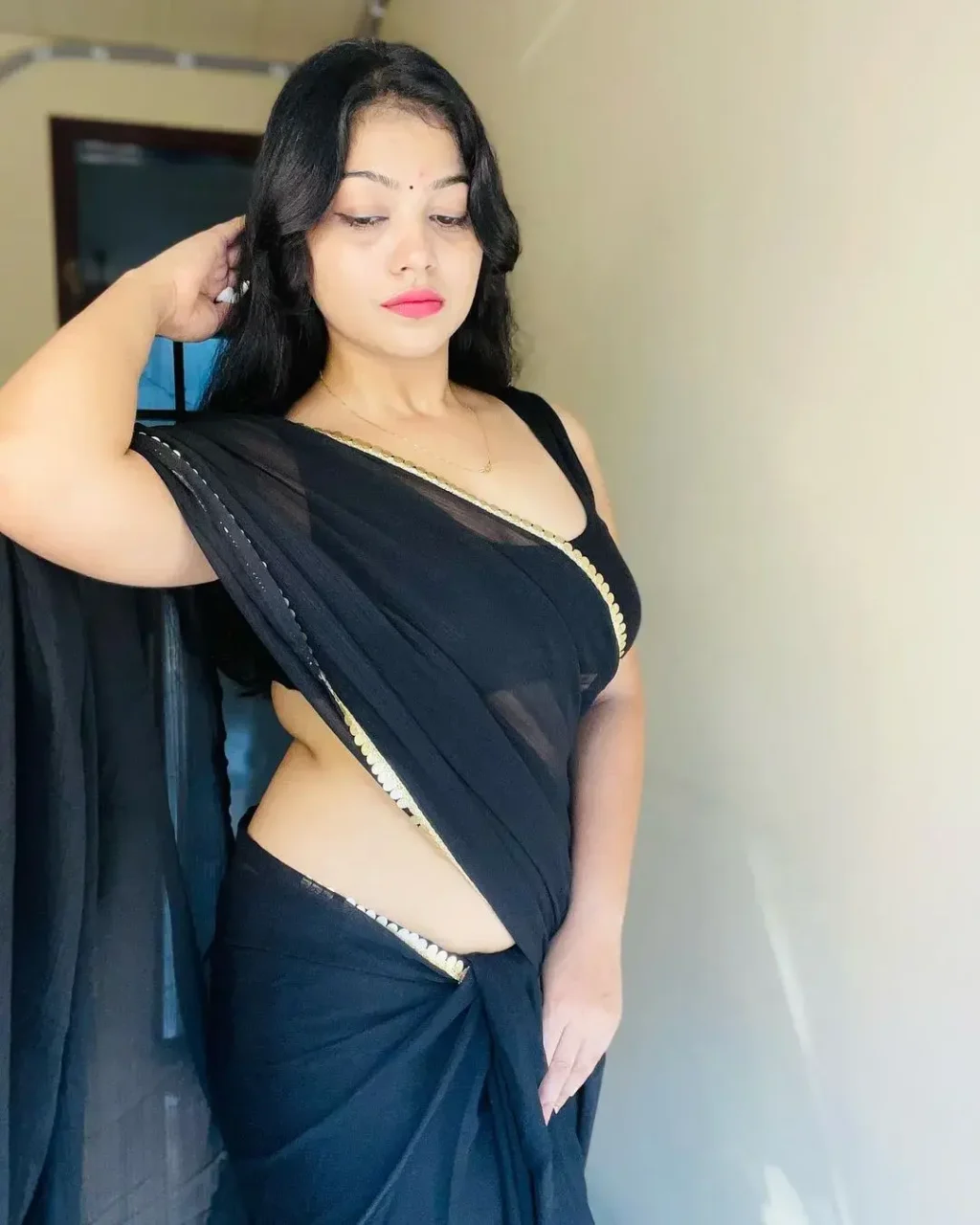 Rashmi Singh Rajput Saree Navel Pics (58)