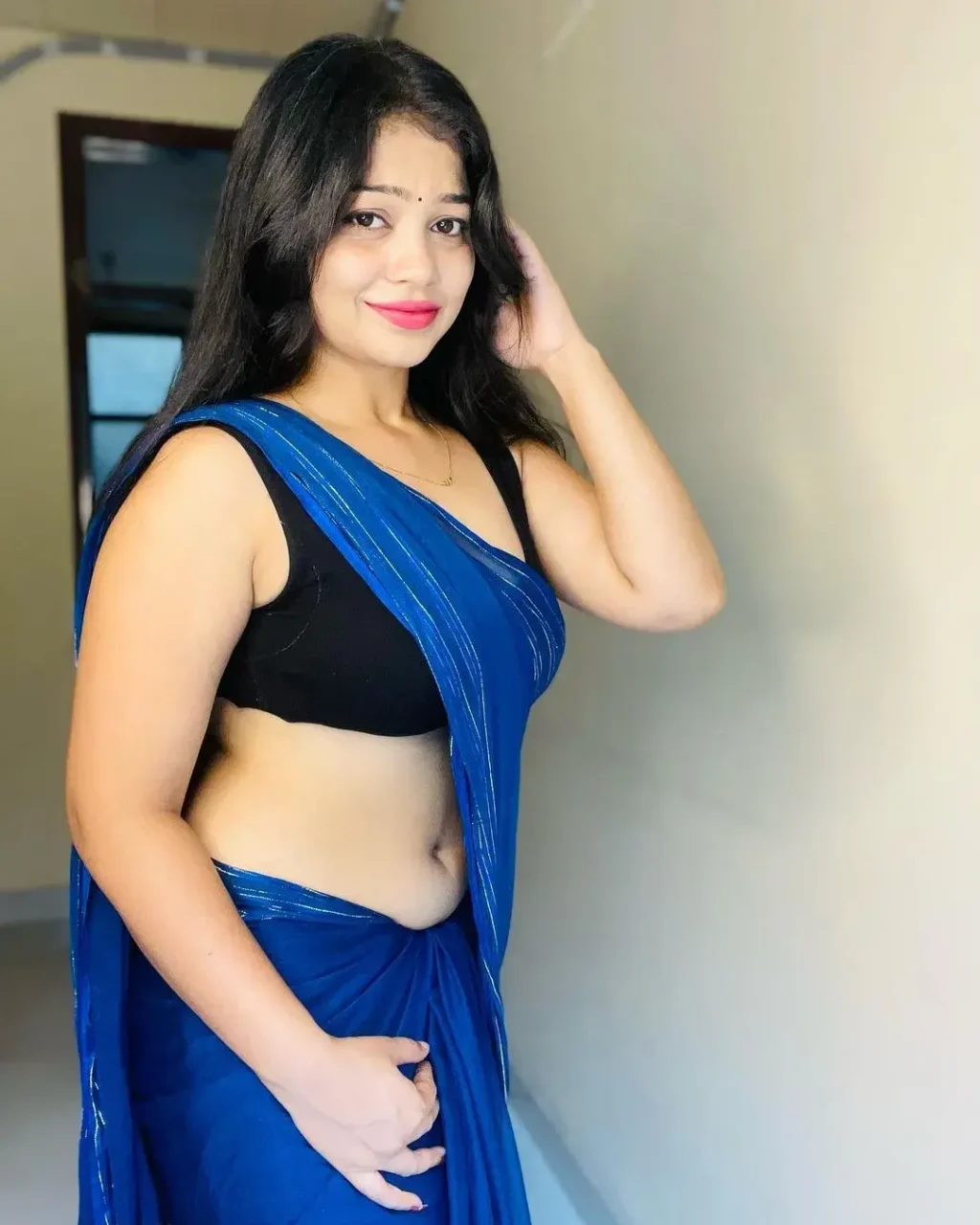 Rashmi Singh Rajput Saree Navel Pics (59)