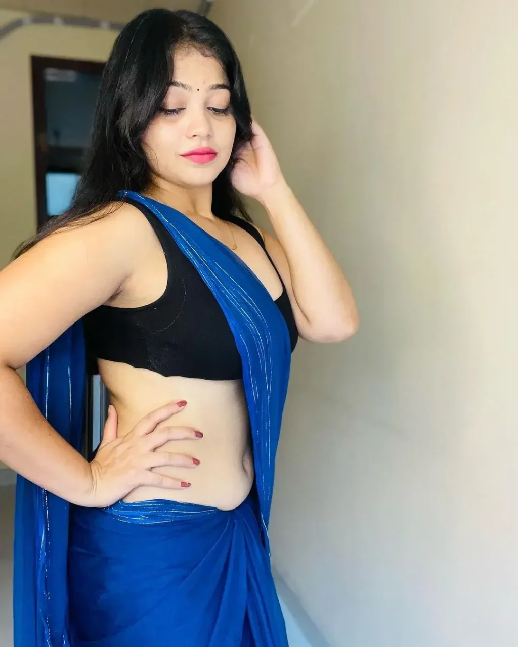 Rashmi Singh Rajput Saree Navel Pics (61)