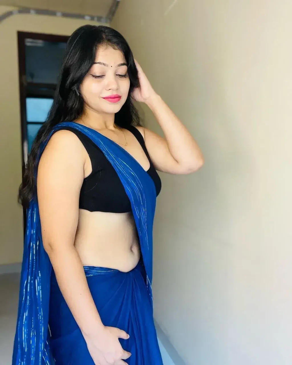 Rashmi Singh Rajput Saree Navel Pics (64)