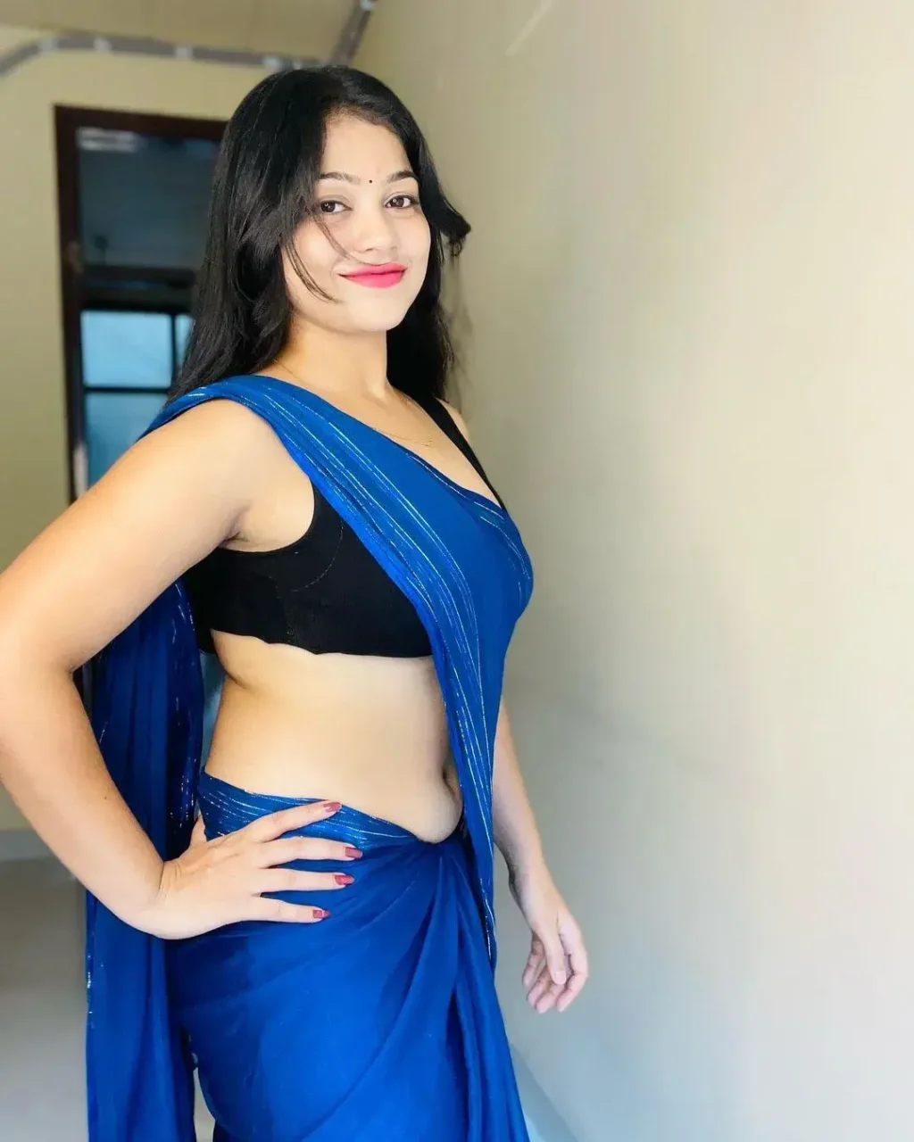 Rashmi Singh Rajput Saree Navel Pics (65)